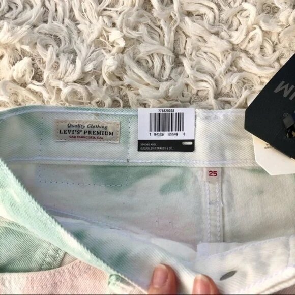 🌸 Levi’s Premium White Tie Dye High Waisted Denim Skirt Sz 25 NWT - Picture 2 of 4